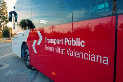 Muro torna a reunir-se amb la Conselleria per insistir en les millores del servei d’autobús comarcal junt amb alcaldes del Comtat i l'Alcoià