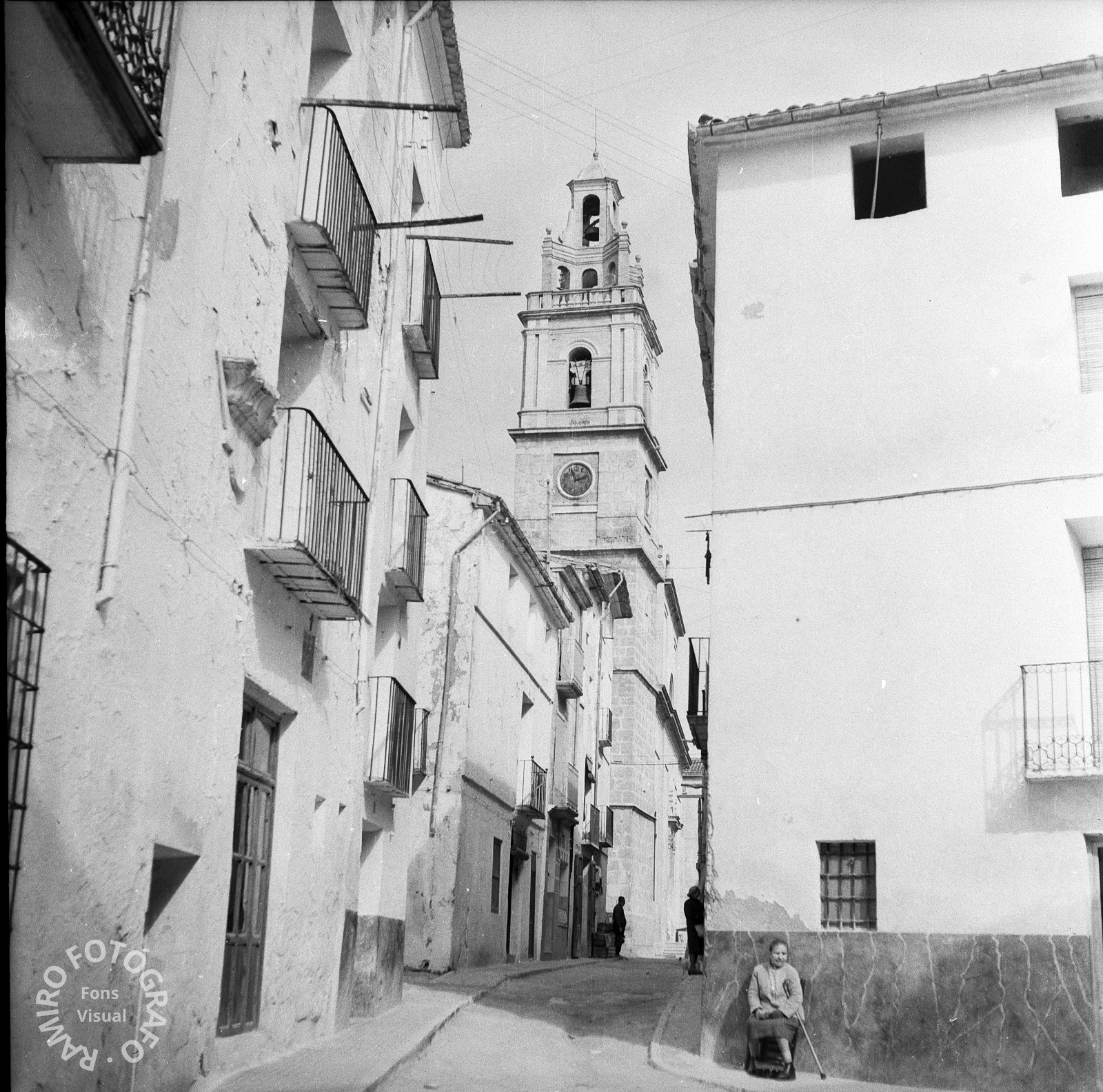 Calles, rostros, historias: Muro a través de Ramiro